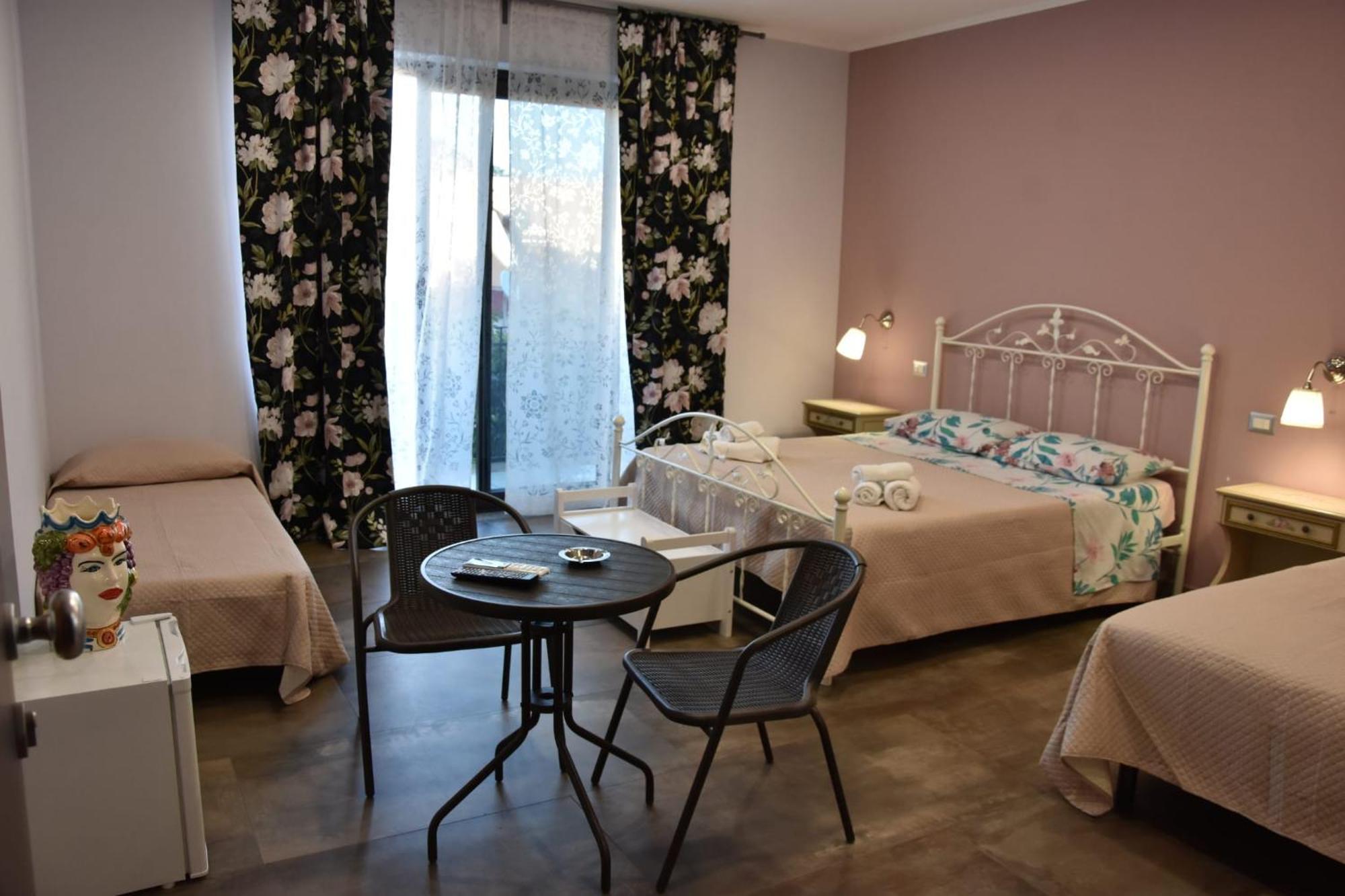 Bed and Breakfast Taorbay Giardini-Naxos Exterior foto